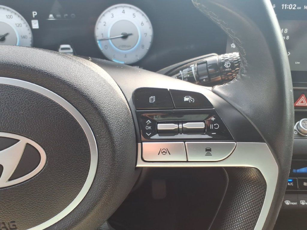 Used 2025 Hyundai Elantra SEL FWD image 19