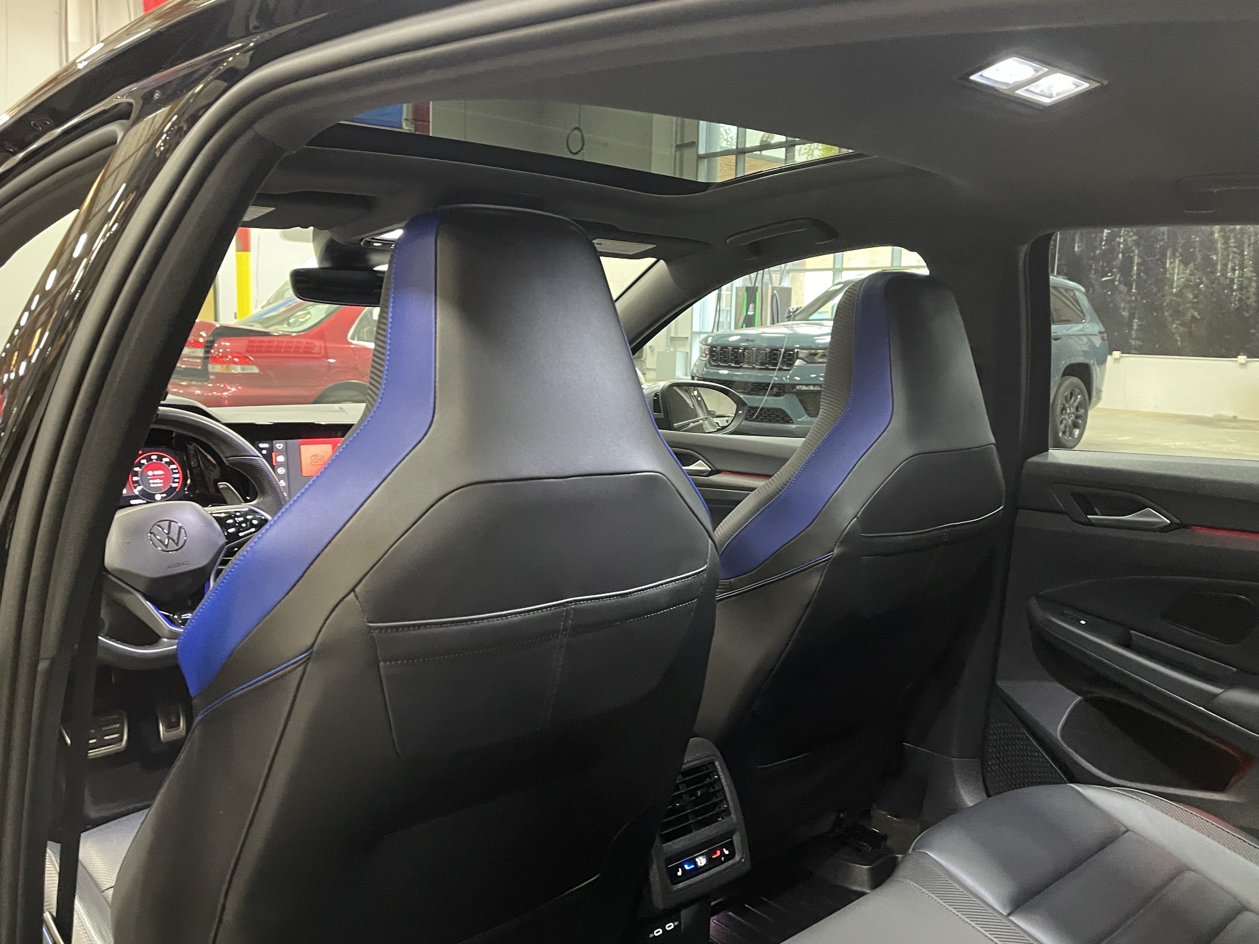 Used 2024 Volkswagen Golf R AWD/4WD image 16