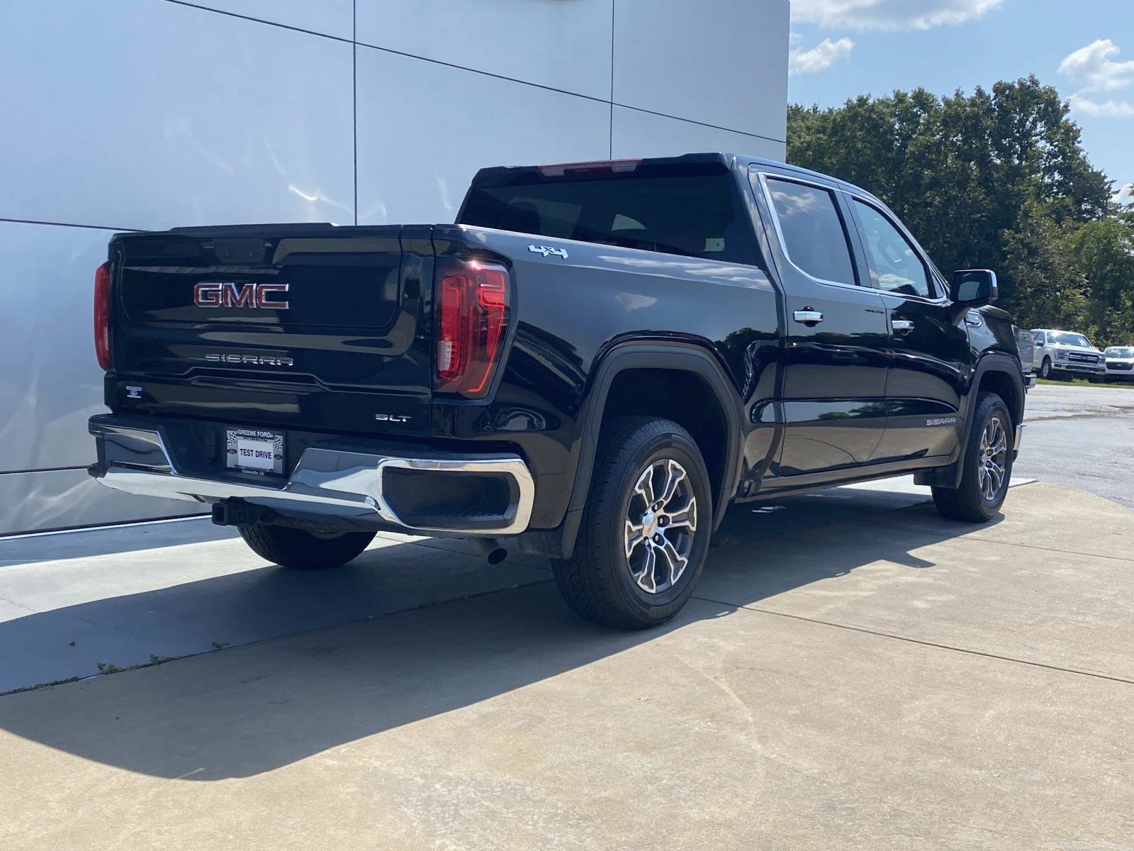 Used 2025 GMC Sierra 1500 SLT AWD/4WD image 4