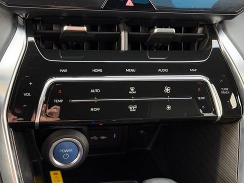 Used 2021 Toyota Venza XLE w/ Softex Package AWD/4WD image 17