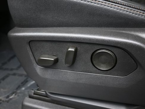 Used 2025 Chevrolet Silverado 1500 High Country w/ Technology Package image 12