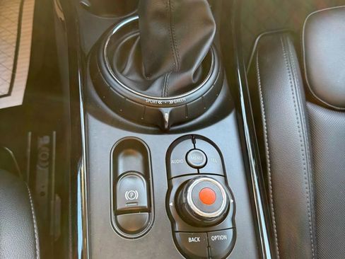 Used 2016 MINI Cooper Clubman image 33