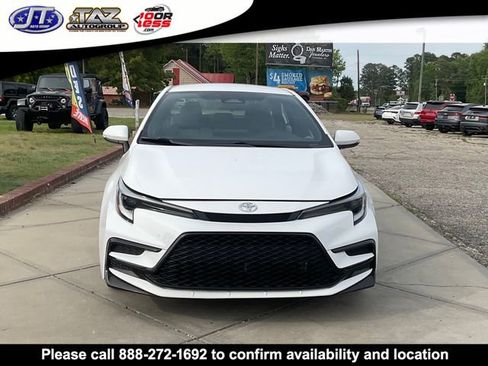 Used 2024 Toyota Corolla SE image 2