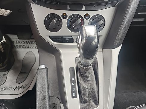 Used 2014 Ford Focus SE w/ Equipment Group 201A FWD image 20