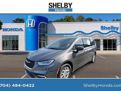 Used 2023 Chrysler Pacifica Touring-L