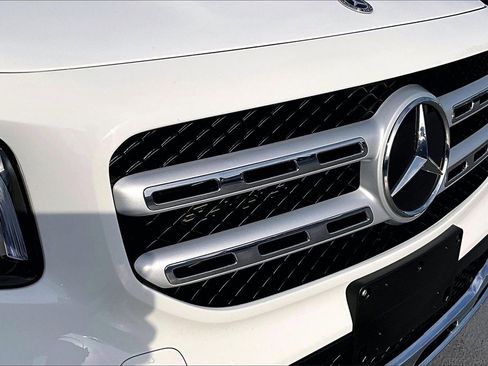 Used 2023 Mercedes-Benz GLB 250 w/ Premium Package image 31