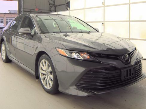 Used 2019 Toyota Camry LE w/ Convenience Package image 3