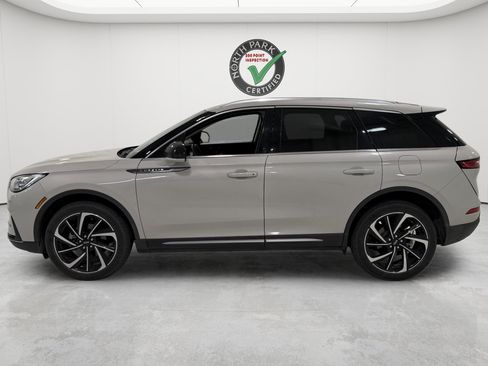 Used 2023 Lincoln Corsair Reserve FWD image 2