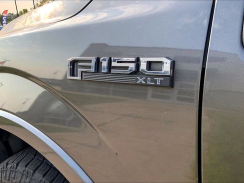 Used 2017 Ford F150 XLT w/ Equipment Group 302A Luxury AWD/4WD image 4