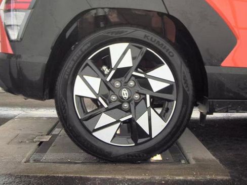 Used 2025 Hyundai Kona SEL image 13