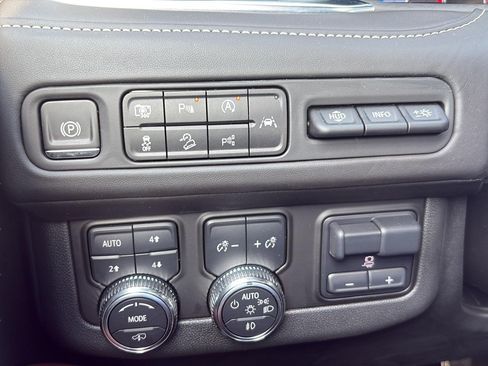 Used 2023 GMC Yukon Denali Ultimate AWD/4WD image 27