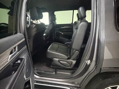 Used 2024 Jeep Wagoneer Series III AWD/4WD image 27