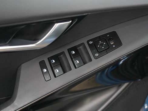 Used 2024 Kia Niro EX w/ EX Cold Weather Package FWD image 19