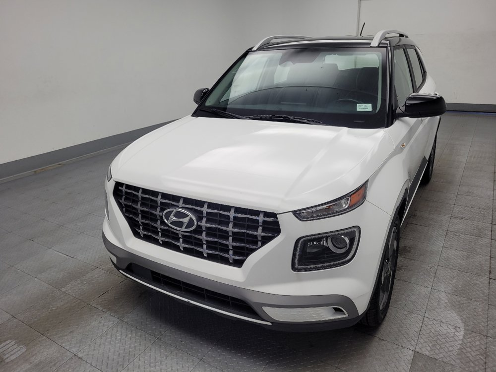 Used 2023 Hyundai Venue Limited FWD image 15