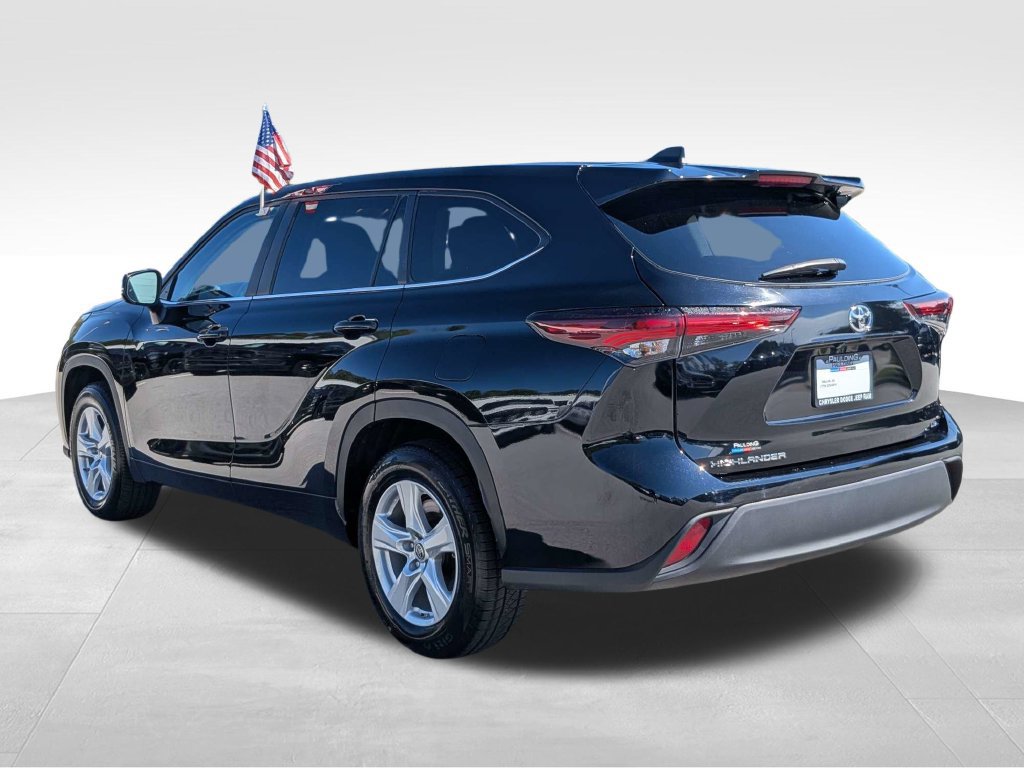 Used 2025 Toyota Highlander LE FWD image 36