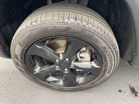 Used 2025 Jeep Grand Cherokee L Limited w/ Luxury Tech Group II image 11