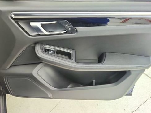 Used 2024 Porsche Macan image 23