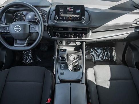 Used 2025 Nissan Rogue S image 4