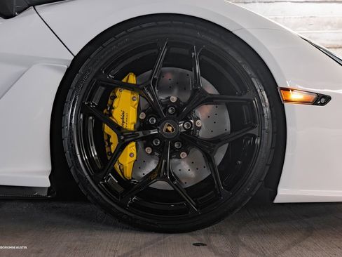 Used 2024 Lamborghini Revuelto image 17