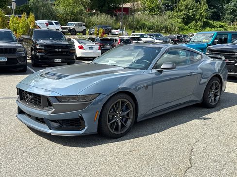 Used 2025 Ford Mustang Dark Horse RWD image 3