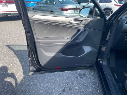 Certified 2022 Volkswagen Tiguan SE AWD/4WD image 11