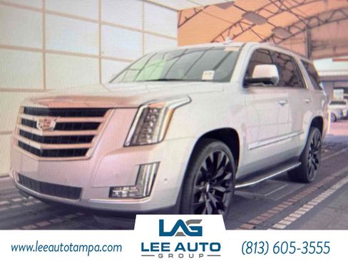 Used 2020 Cadillac Escalade Luxury RWD image 1