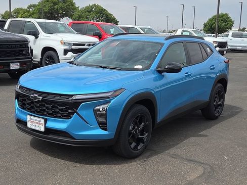 New 2026 Chevrolet Trax LT w/ Sunroof Package FWD image 1