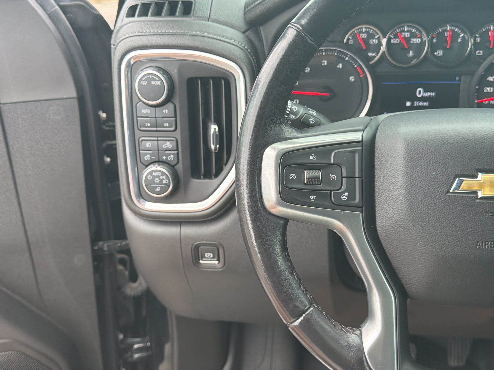 Used 2023 Chevrolet Silverado 2500 LTZ w/ LTZ Convenience Package AWD/4WD image 31