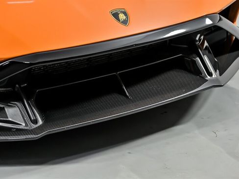 Used 2022 Lamborghini Huracan STO RWD image 5