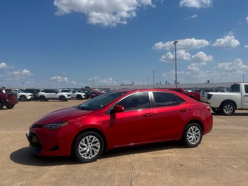 Used 2017 Toyota Corolla LE FWD image 12
