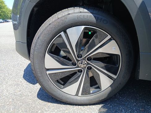 New 2025 Volkswagen Taos SE image 26
