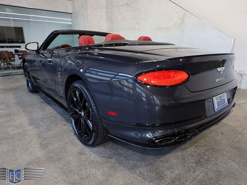 Used 2022 Bentley Continental GT V8 image 52