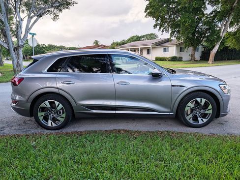 Used 2021 Audi e-tron Premium w/ Towing Package image 16