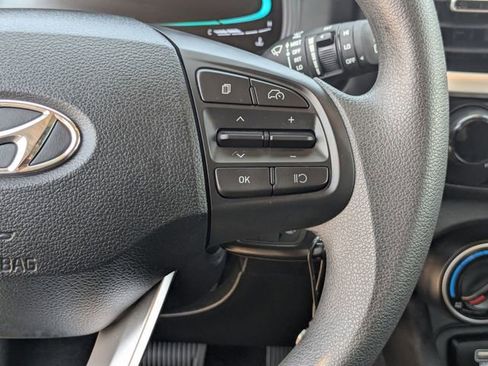 Used 2025 Hyundai Venue SE FWD image 16