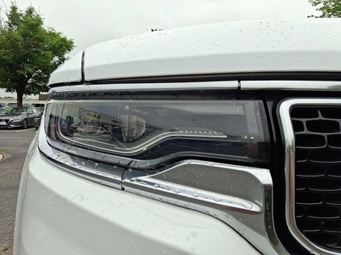 Certified 2023 Jeep Wagoneer L Series II AWD/4WD image 9