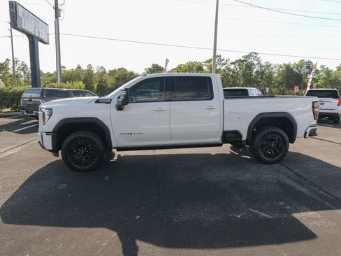 Used 2024 GMC Sierra 2500 AT4 w/ Technology Package AWD/4WD image 5