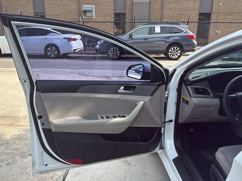 Used 2017 Hyundai Sonata SE FWD image 14