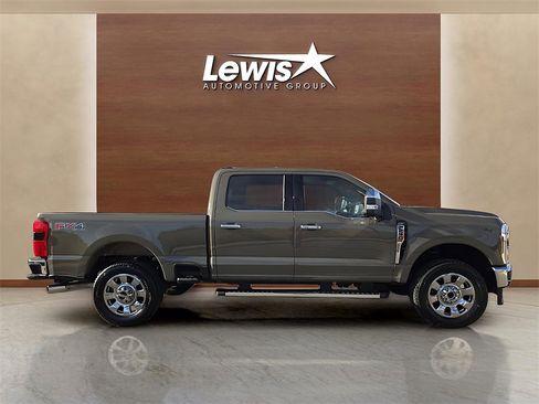Used 2026 Ford F250 Lariat w/ Chrome Package image 5