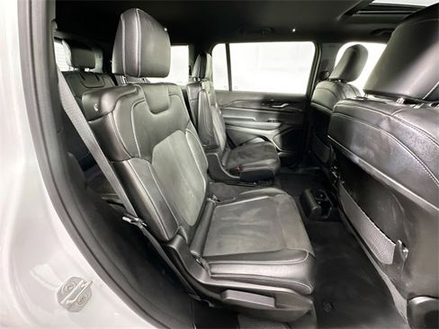 Used 2023 Jeep Grand Cherokee L Laredo image 29