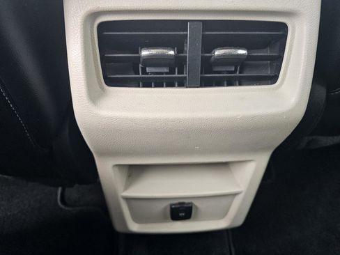 Used 2015 Ford Edge Titanium image 10