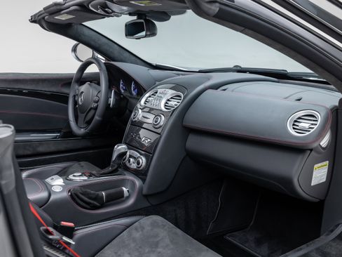 Used 2009 Mercedes-Benz SLR image 17