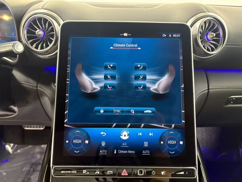 Used 2022 Mercedes-Benz SL 55 AMG 4MATIC w/ Driver Assistance Package image 21