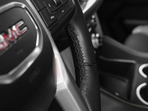 Used 2023 GMC Yukon XL SLT image 44