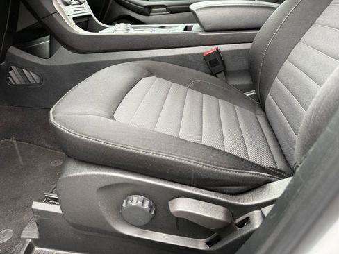 Certified 2022 Ford Edge SE w/ Black Appearance Package AWD/4WD image 15