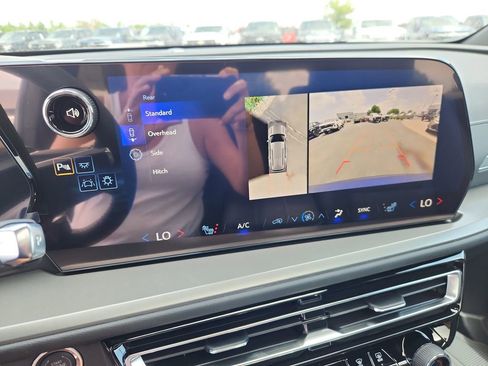 New 2025 Chevrolet Traverse LT w/ Sun and Wheel Package image 24