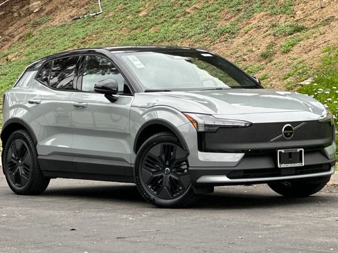 New 2026 Volvo EX30 Cross Country Ultra image 2