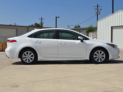 Used 2025 Toyota Corolla LE FWD image 6