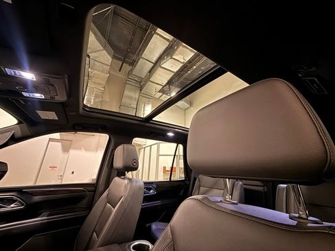 Used 2021 Chevrolet Tahoe Z71 w/ Z71 Signature Package image 18