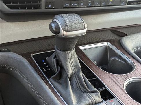 Used 2024 Toyota Sienna XLE image 11