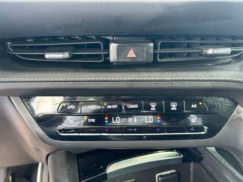 Used 2022 Buick Envision Preferred FWD image 28